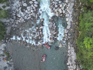 Durch dieses Nadelöhr müssen die Wasserretter der DLRG mit dem RescueSled steuern.